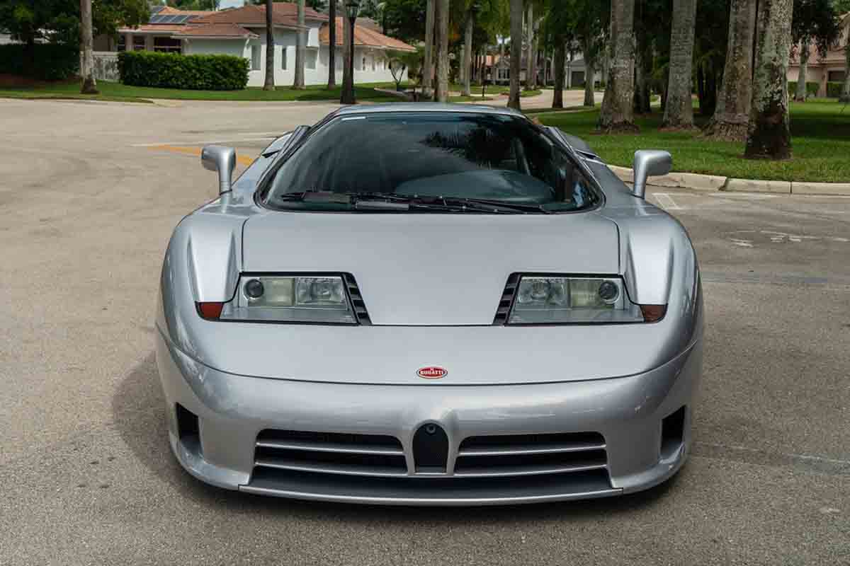 オークションに出品予定の1994年式ブガッティ「EB110 GT」(c)2026 BROAD ARROW Auctions