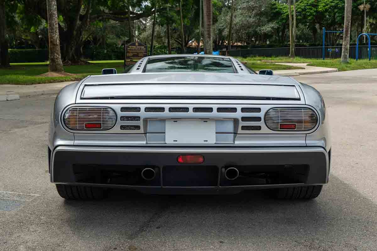 オークションに出品予定の1994年式ブガッティ「EB110 GT」(c)2026 BROAD ARROW Auctions