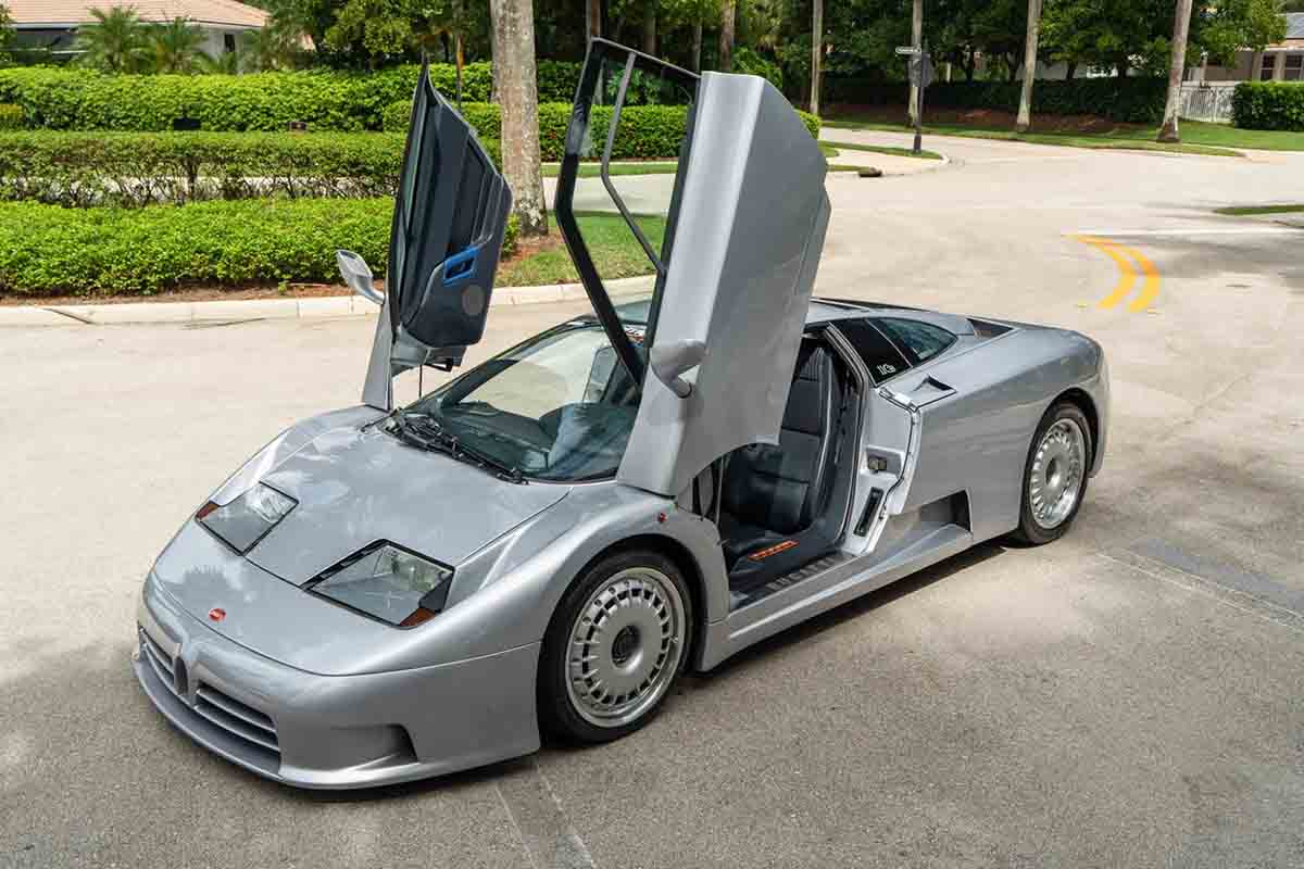 オークションに出品予定の1994年式ブガッティ「EB110 GT」(c)2026 BROAD ARROW Auctions