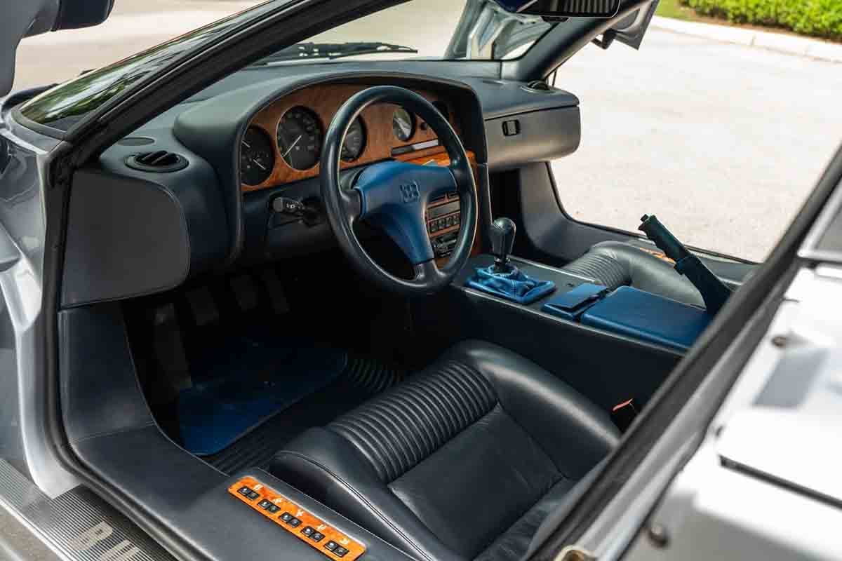 オークションに出品予定の1994年式ブガッティ「EB110 GT」(c)2026 BROAD ARROW Auctions