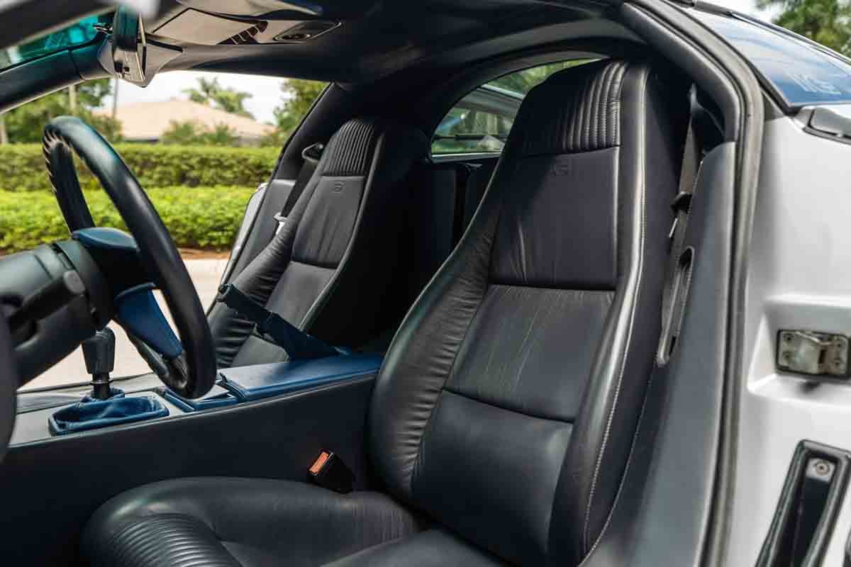 オークションに出品予定の1994年式ブガッティ「EB110 GT」(c)2026 BROAD ARROW Auctions