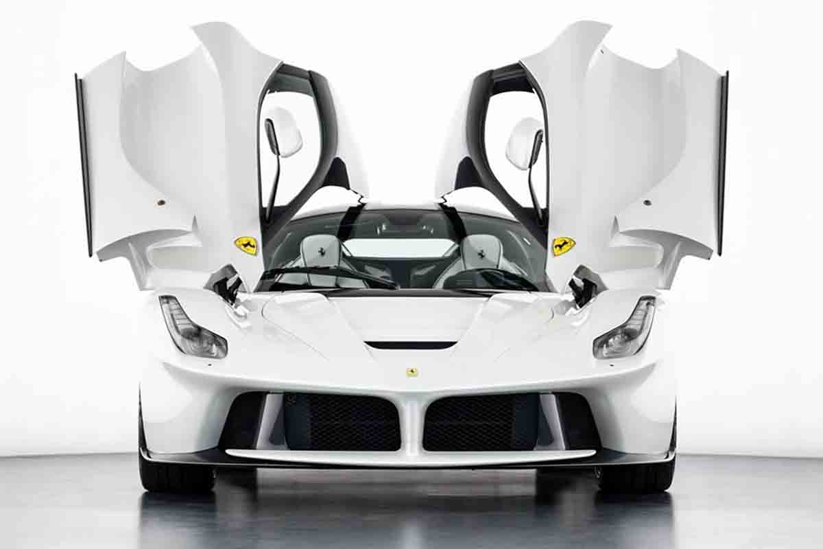 オークションに出品予定の2015年式フェラーリ「ラ・フェラーリ」(c)2026 BROAD ARROW Auctions