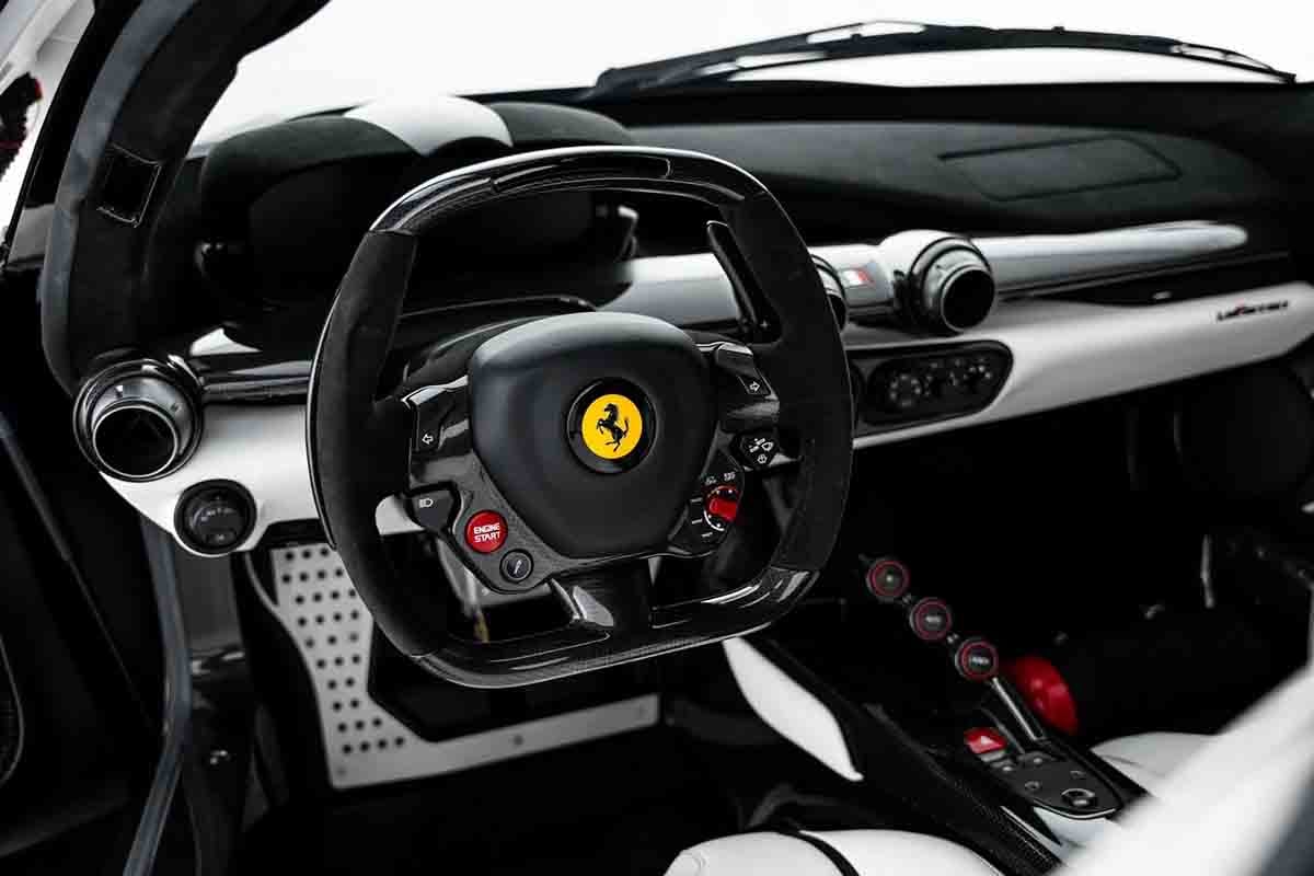 オークションに出品予定の2015年式フェラーリ「ラ・フェラーリ」(c)2026 BROAD ARROW Auctions