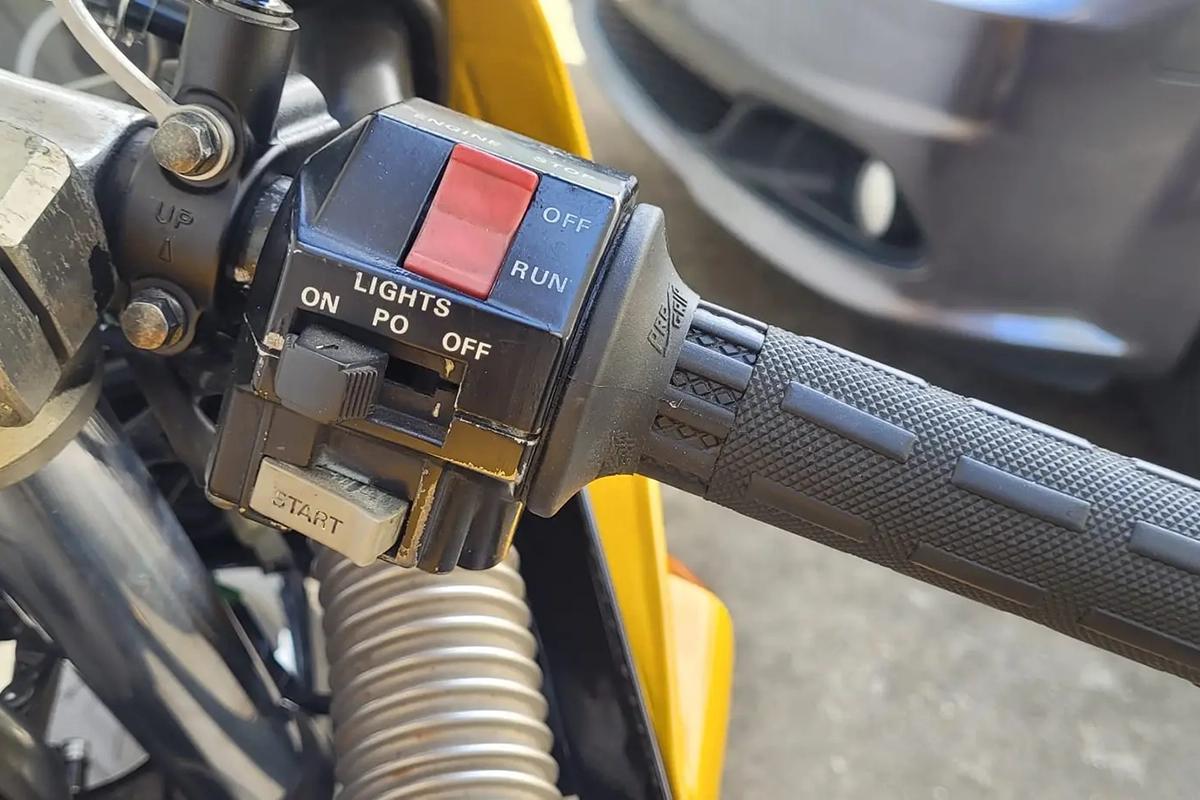 米国オンラインオークションに出品、落札された1988年式ヤマハ「FZR400」