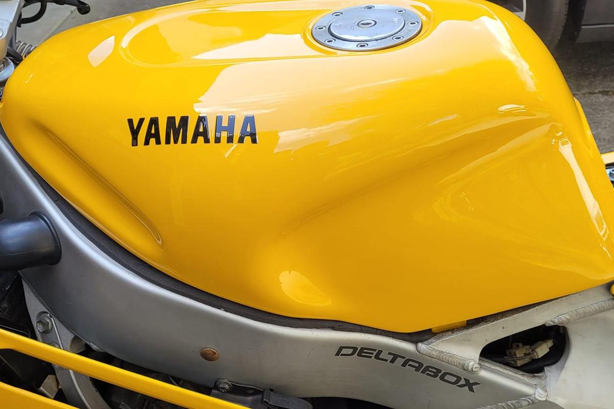 米国オンラインオークションに出品、落札された1988年式ヤマハ「FZR400」