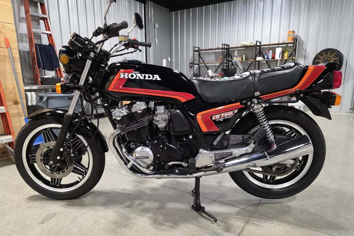 米国オンラインオークションに出品、落札された1982年式ホンダ「CB750Fスーパースポーツ」