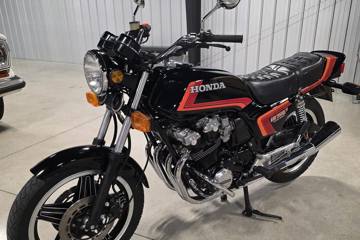 米国オンラインオークションに出品、落札された1982年式ホンダ「CB750Fスーパースポーツ」