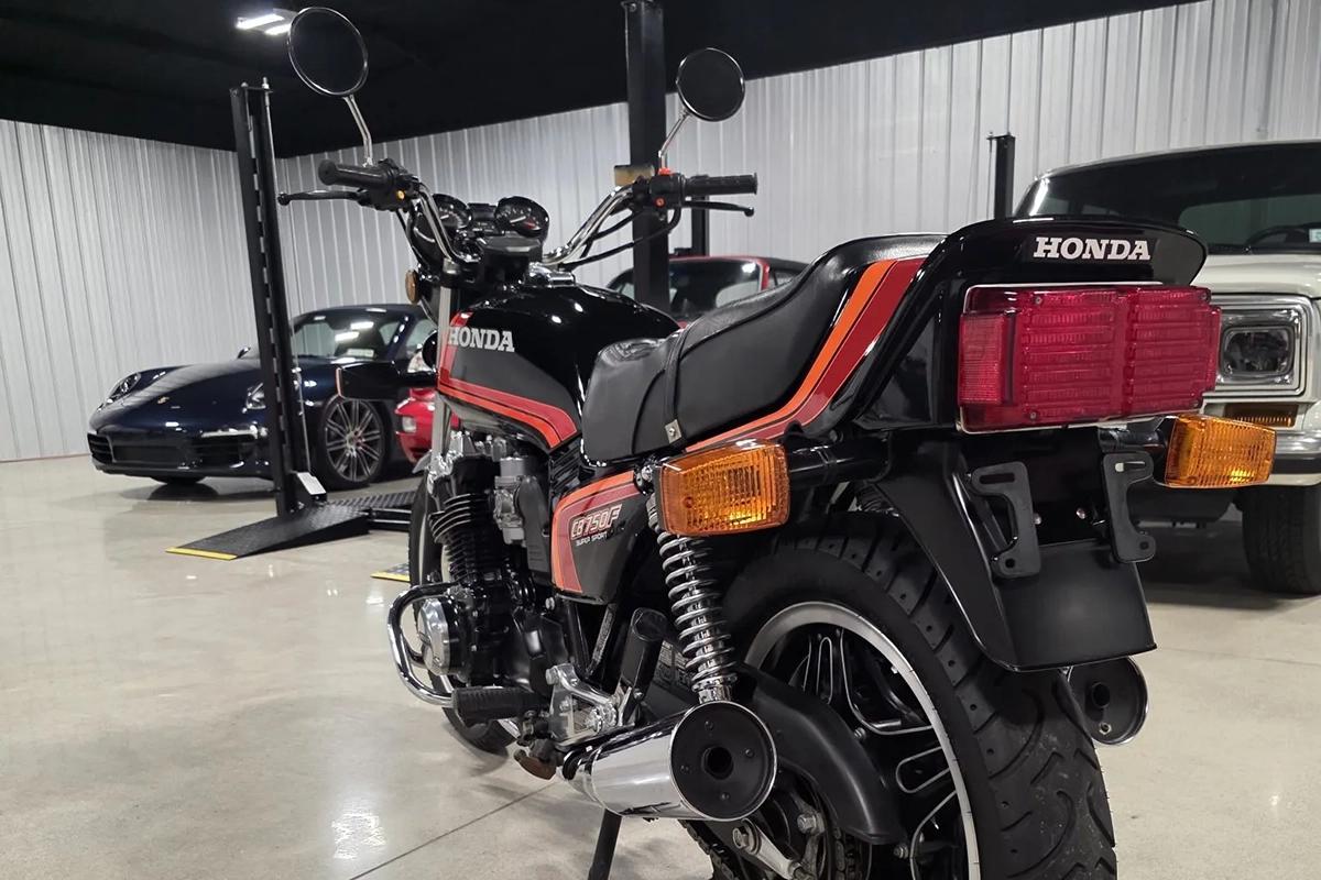 米国オンラインオークションに出品、落札された1982年式ホンダ「CB750Fスーパースポーツ」