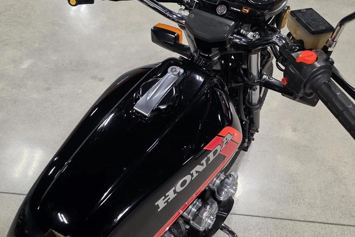 米国オンラインオークションに出品、落札された1982年式ホンダ「CB750Fスーパースポーツ」
