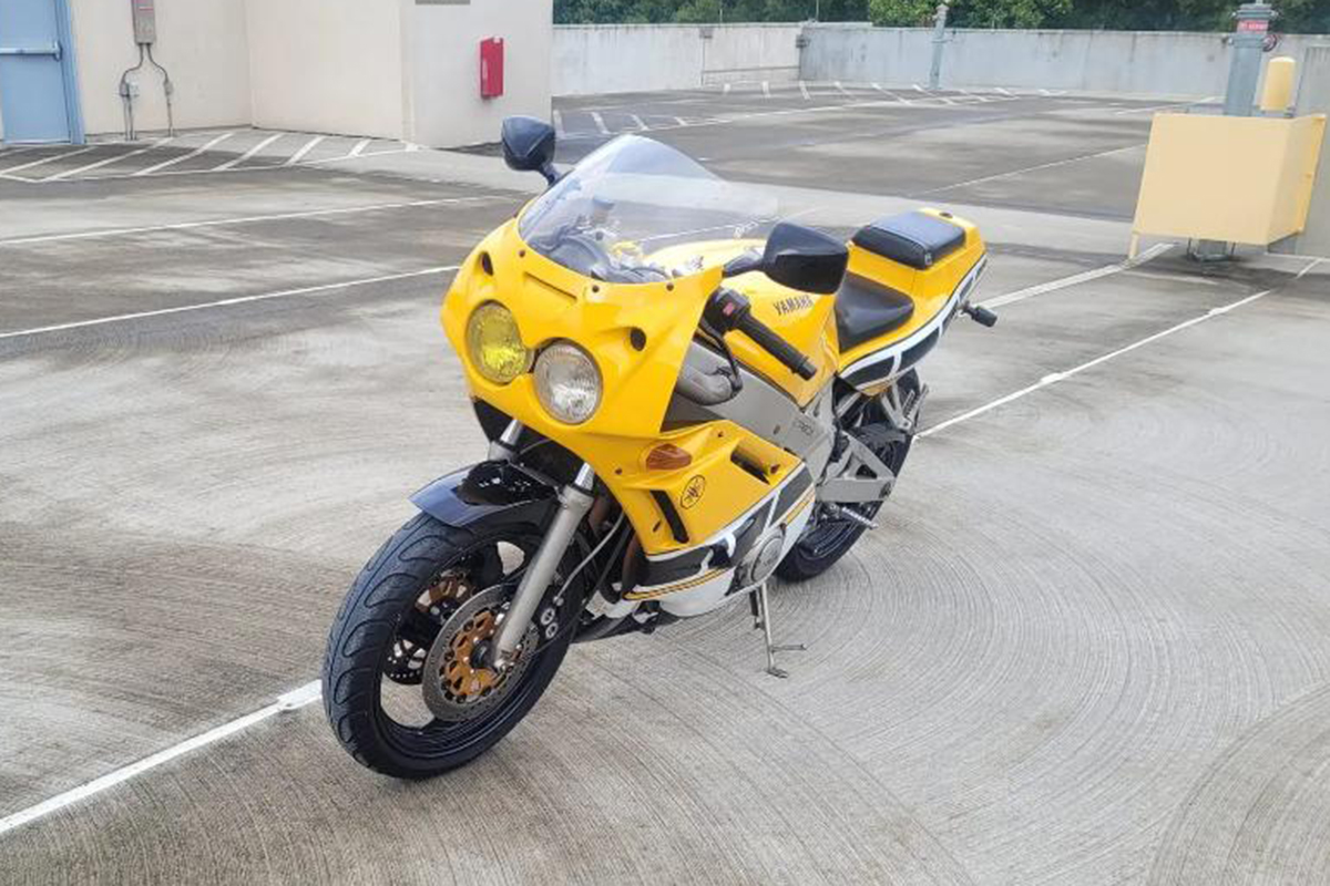 米国オンラインオークションに出品、落札された1988年式ヤマハ「FZR400」