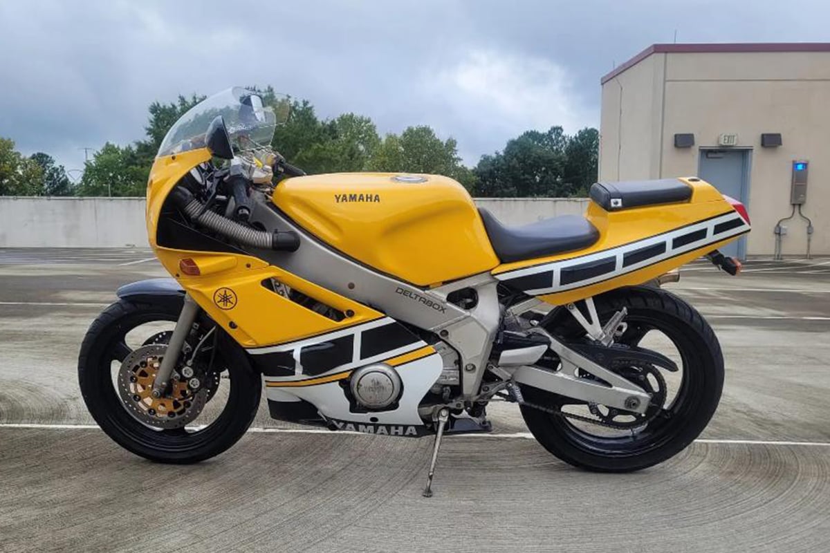 米国オンラインオークションに出品、落札された1988年式ヤマハ「FZR400」