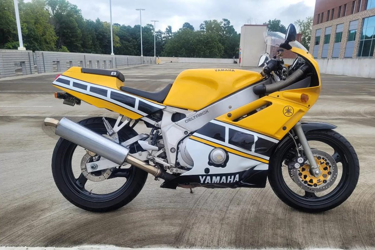 米国オンラインオークションに出品、落札された1988年式ヤマハ「FZR400」