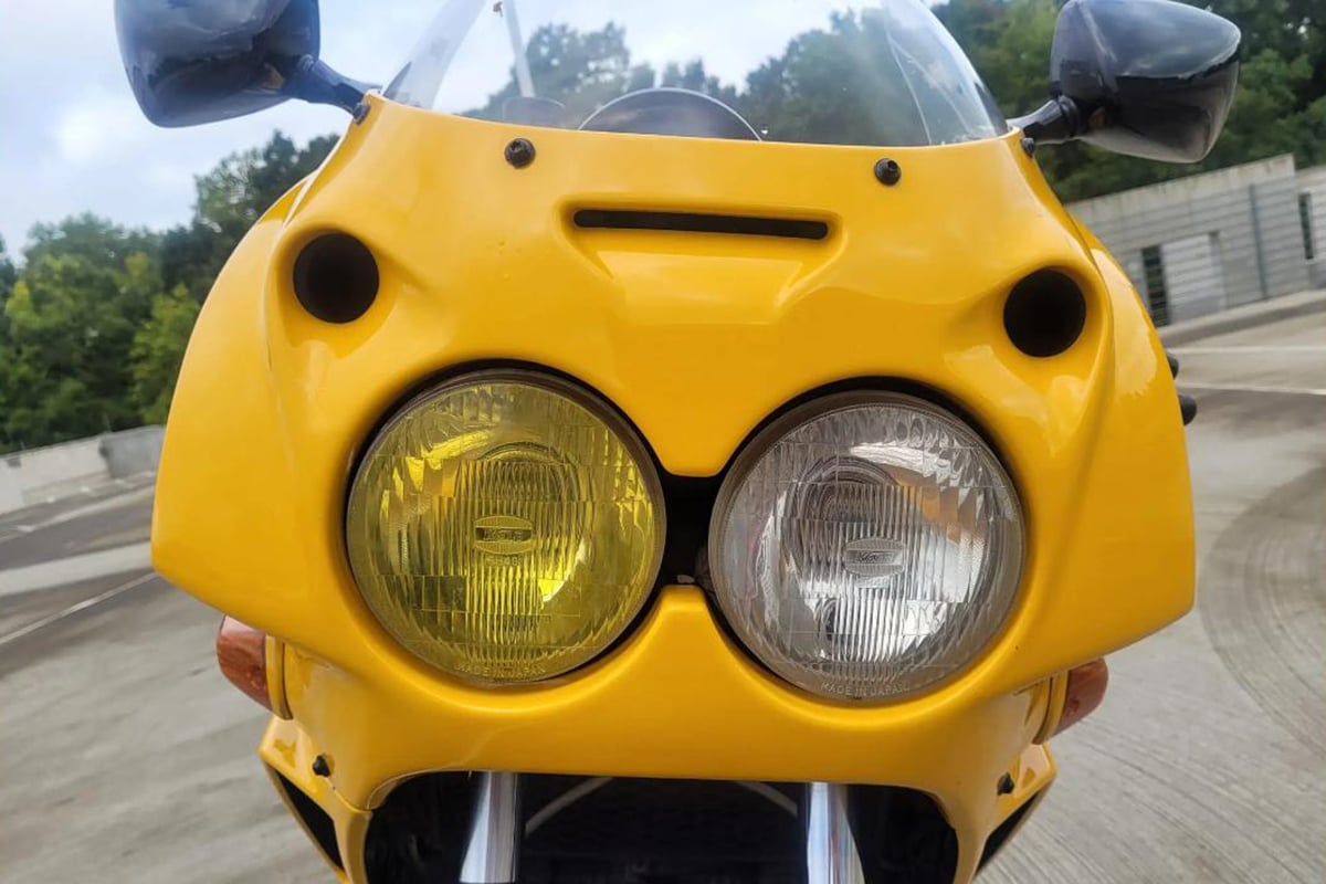 米国オンラインオークションに出品、落札された1988年式ヤマハ「FZR400」