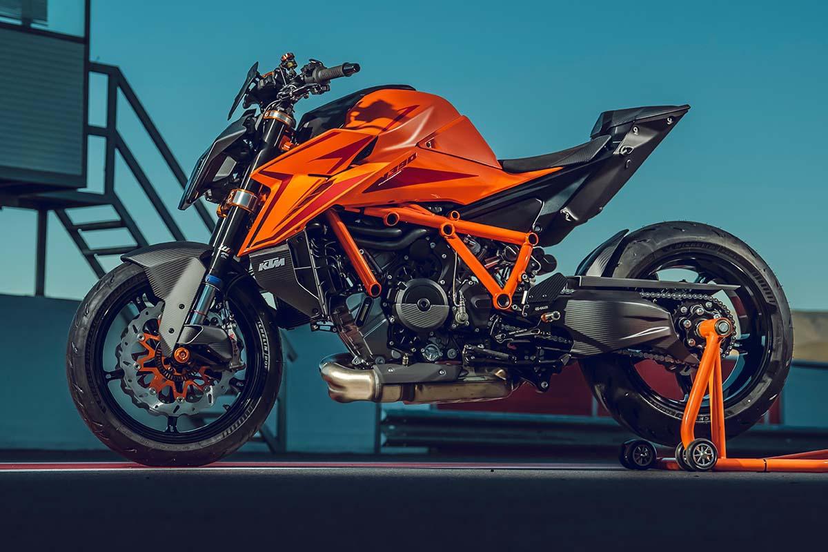 KTM「1390 SUPER DUKE R EVO」