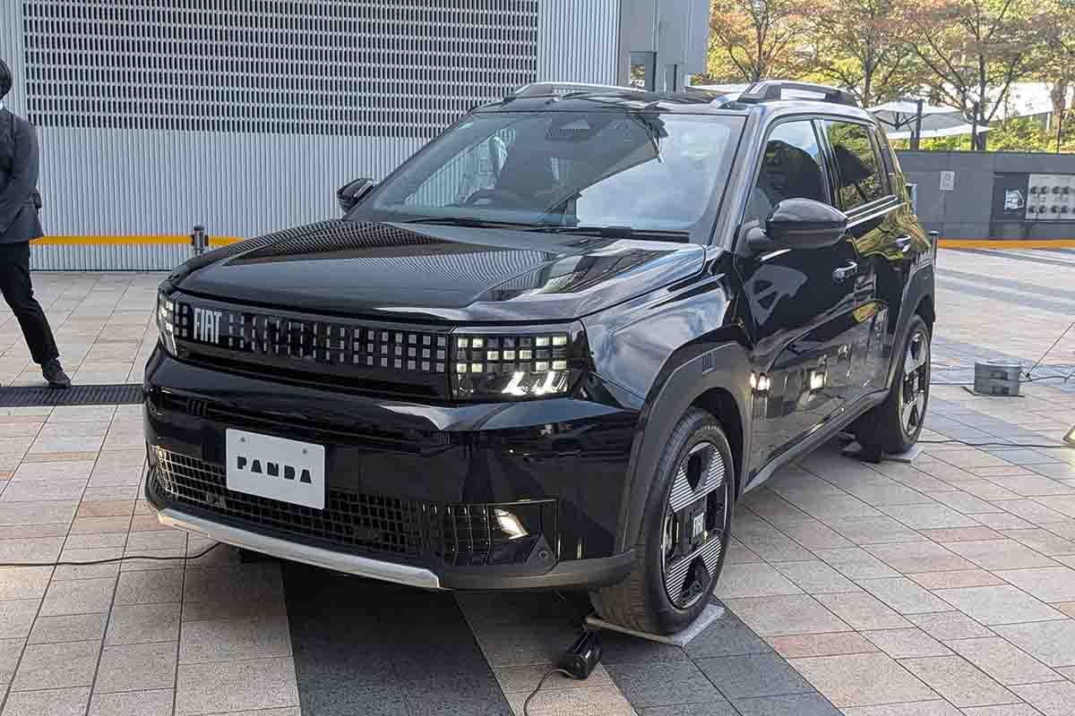 日本上陸したフィアット新型「グランデパンダ」
