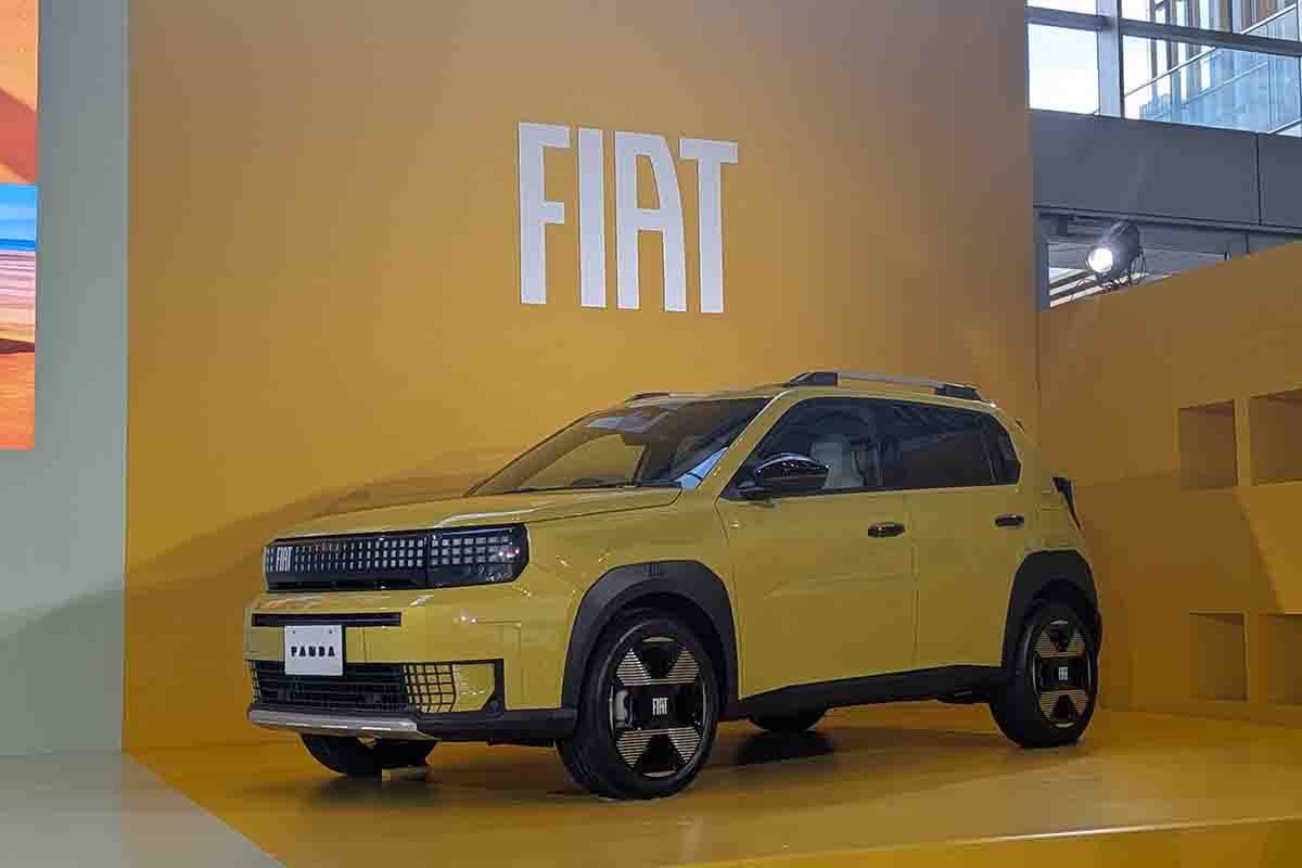 日本上陸したフィアット新型「グランデパンダ」