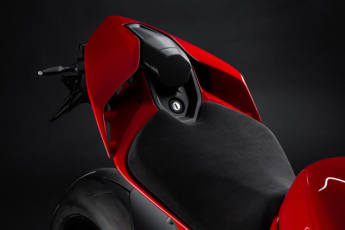 ドゥカティ「ストリートファイター V4」