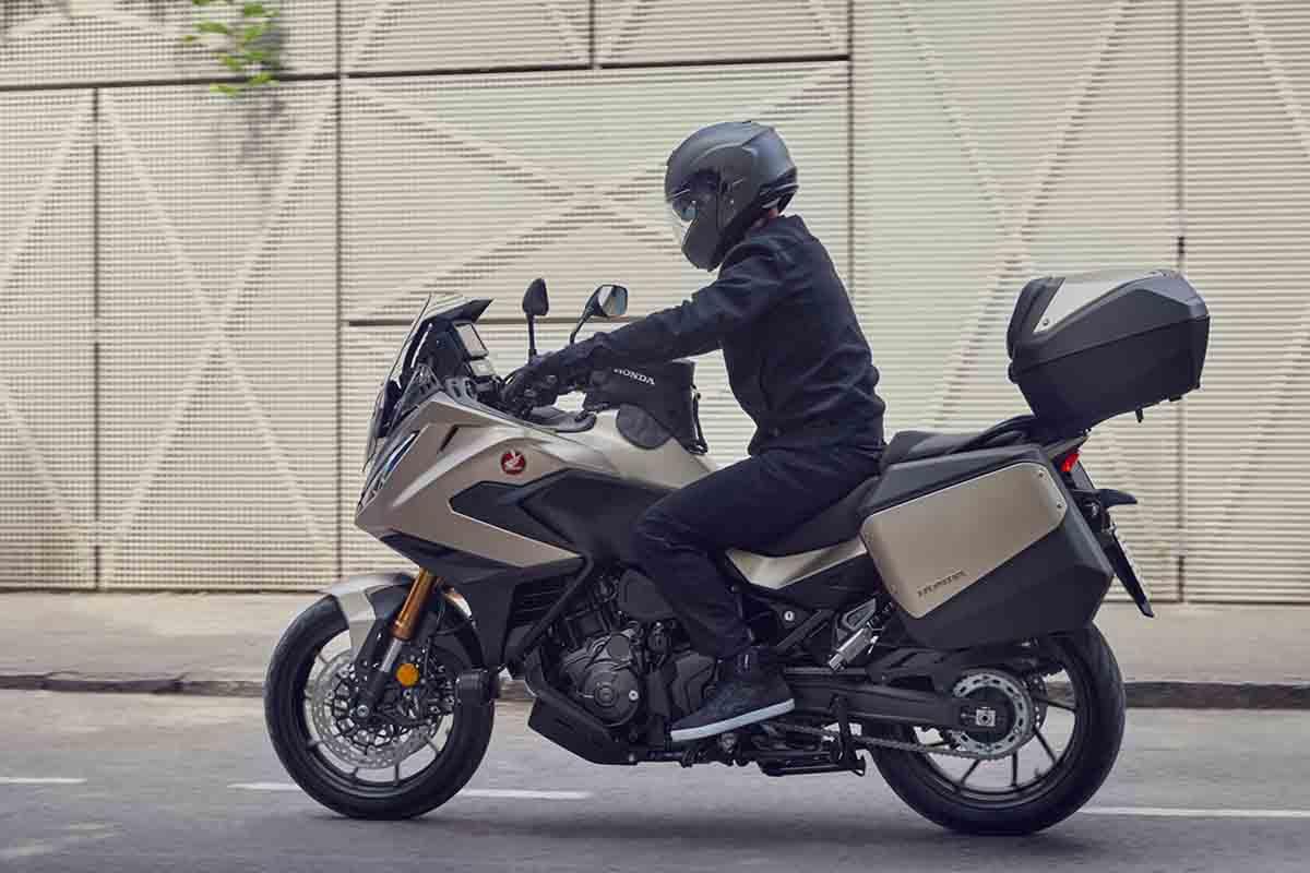 ホンダ「NT1100」