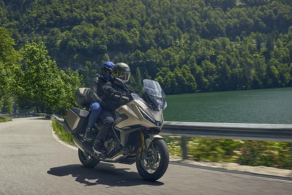 ホンダ「NT1100」