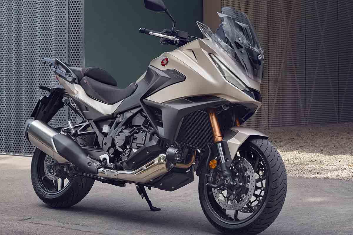 ホンダ「NT1100」