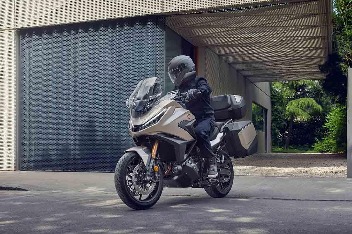 ホンダ「NT1100」