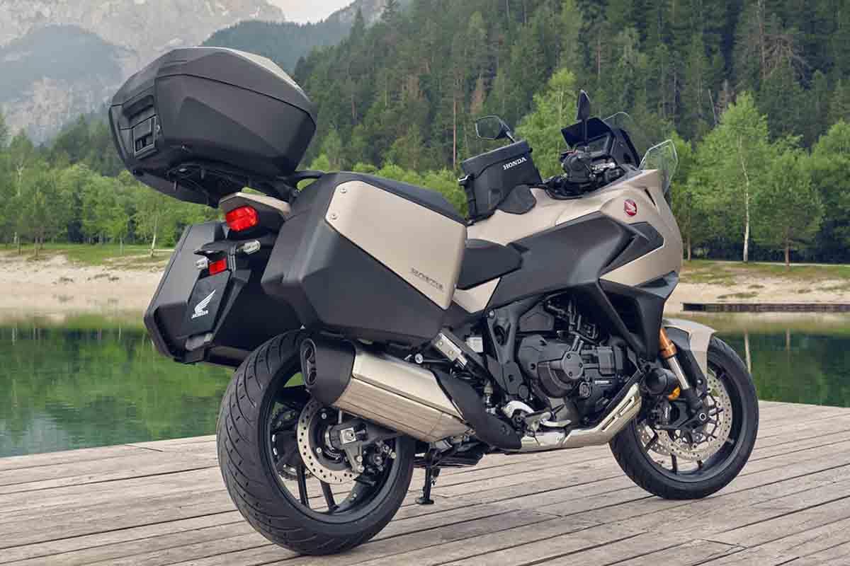 ホンダ「NT1100」