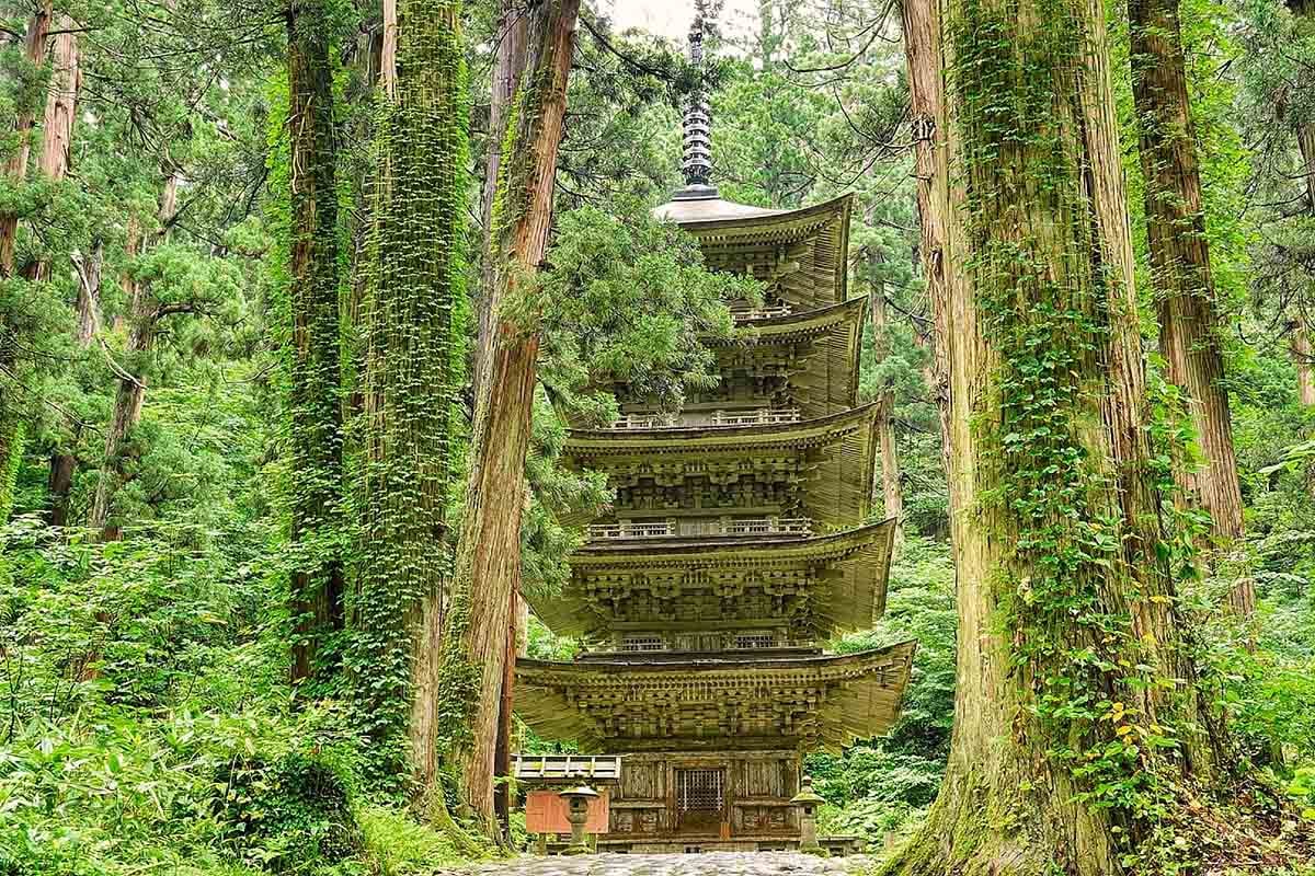 山形県にある「羽黒山」。五重塔は国宝に指定されている