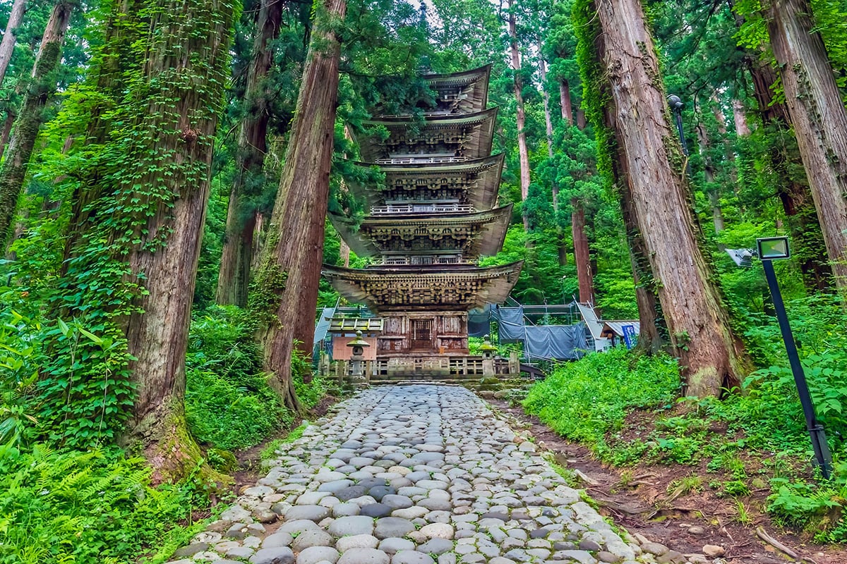 山形県にある「羽黒山」。五重塔は国宝に指定されている