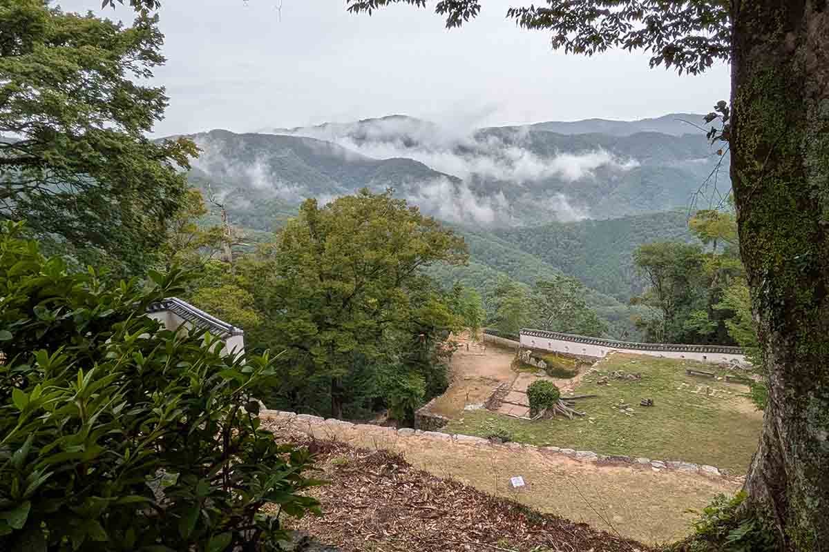 備中松山城の登城道から見る景色