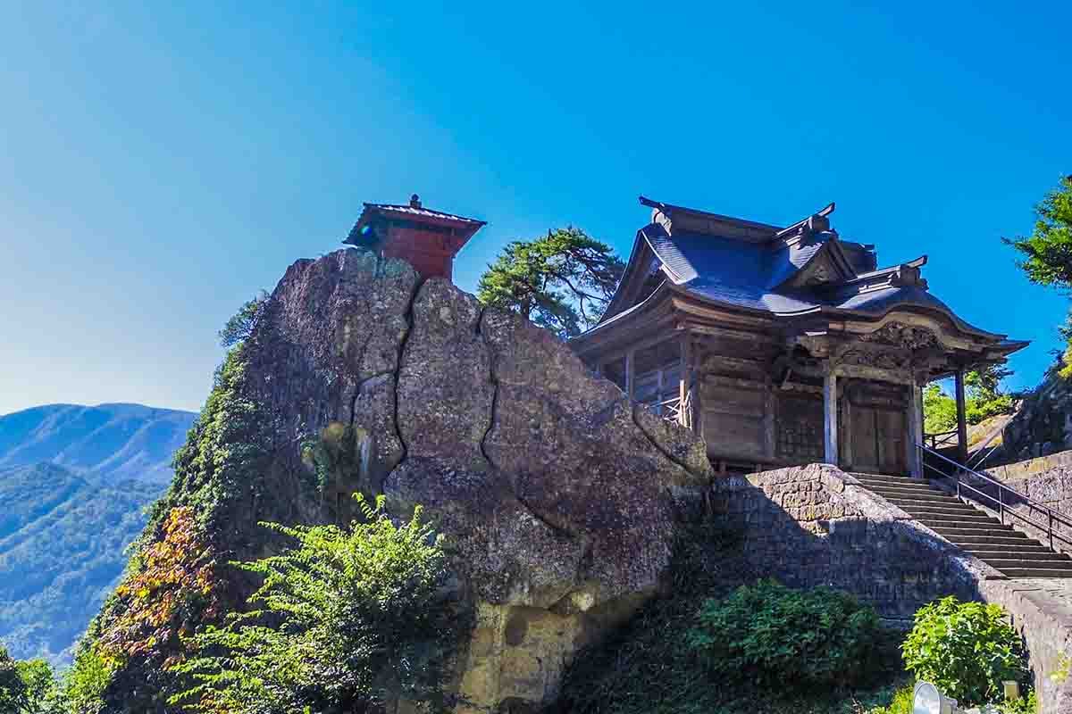 山形県の山寺こと「宝珠山立石寺」。1015段あるけど、焦らずゆっくりと上りたい