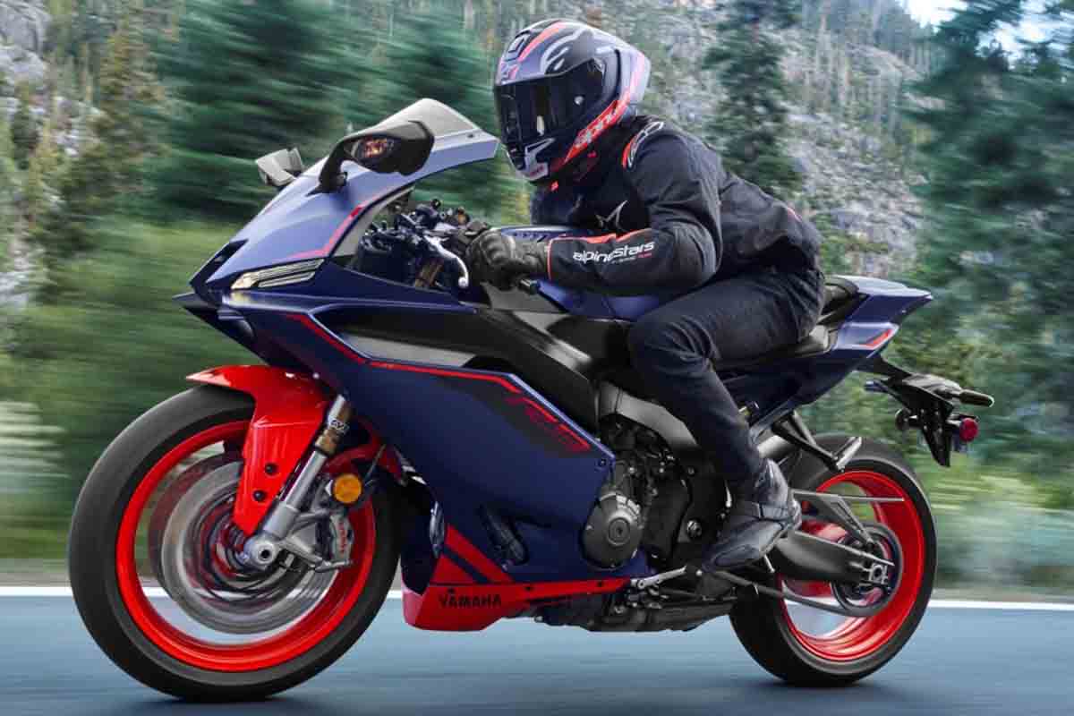 ヤマハ「YZF-R9」2027年モデルに設定された新色「マットダークブルー」