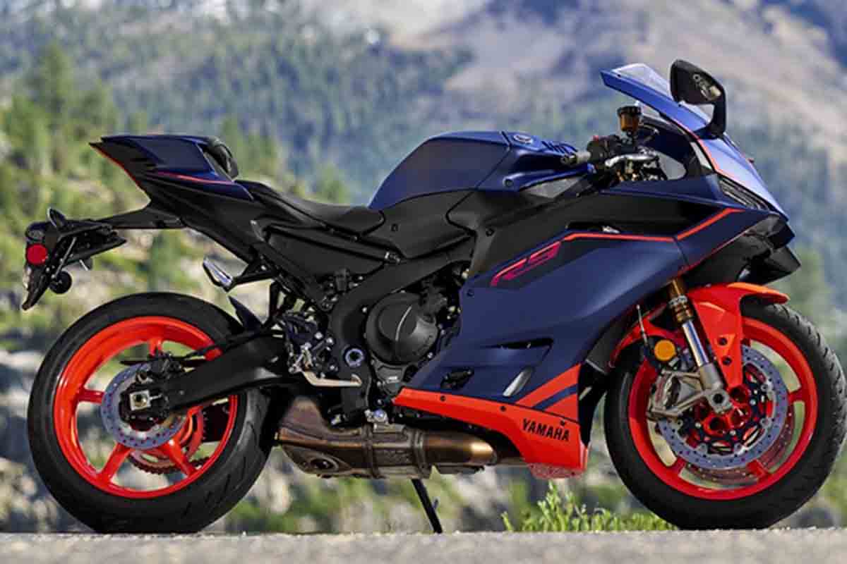 ヤマハ「YZF-R9」2027年モデルに設定された新色「マットダークブルー」