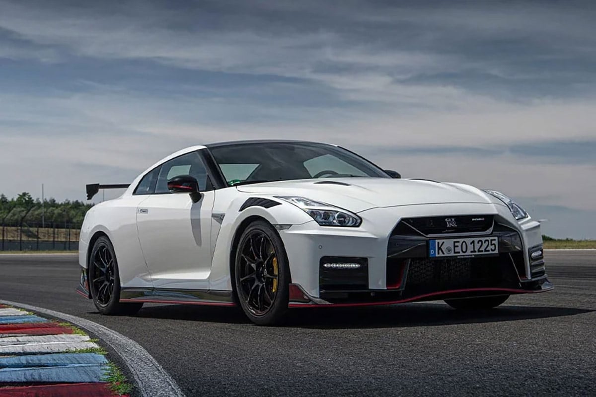 日産「GT-R NISMO」。レカロはR35型の開発初期から関わり、ニュルブルクリンクでの過酷な走行テストを通じてシートの完成度を高めていった