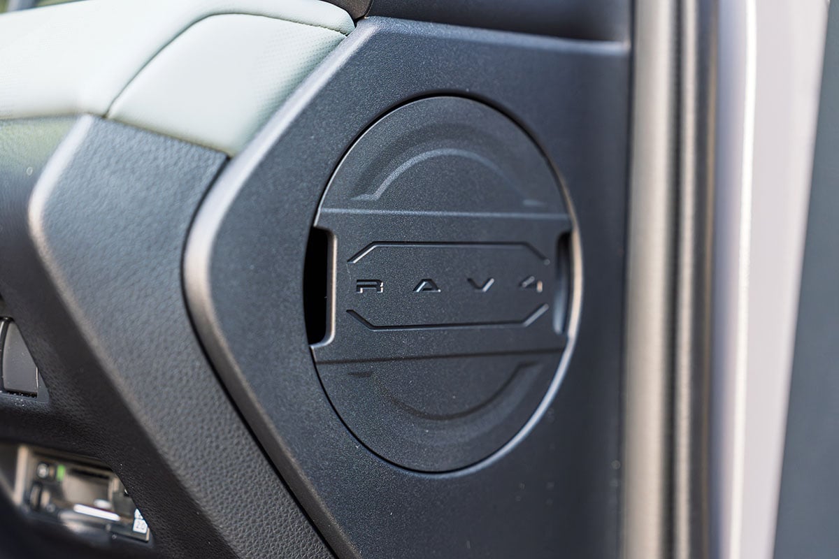 トヨタ新型「RAV4 アドベンチャー」