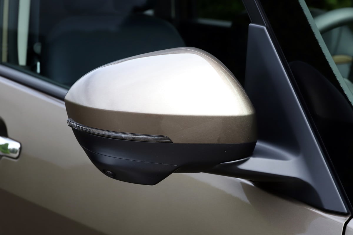 ミラーを閉じた状態でも、車内のディスプレイに両サイドビューを表示する「両サイドミラークローズドビュー」を新搭載