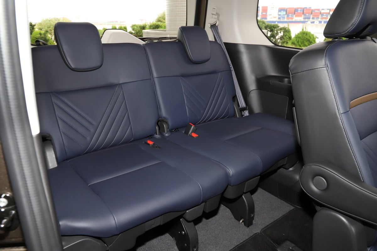 車内から見た3列目シート