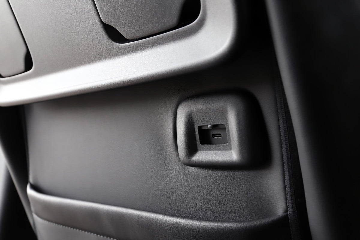 車内の充電用USBポートは、すべてType-Cに統一されている