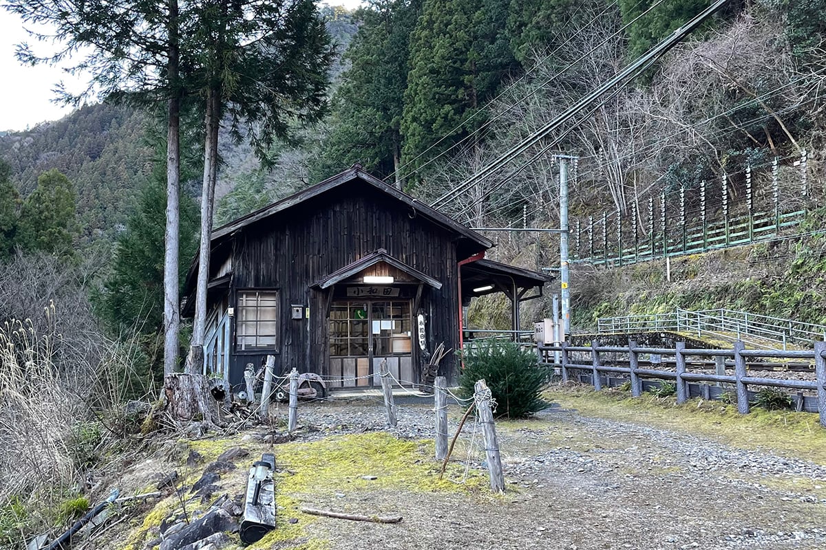 秘境駅ランキング3位の「小和田駅」