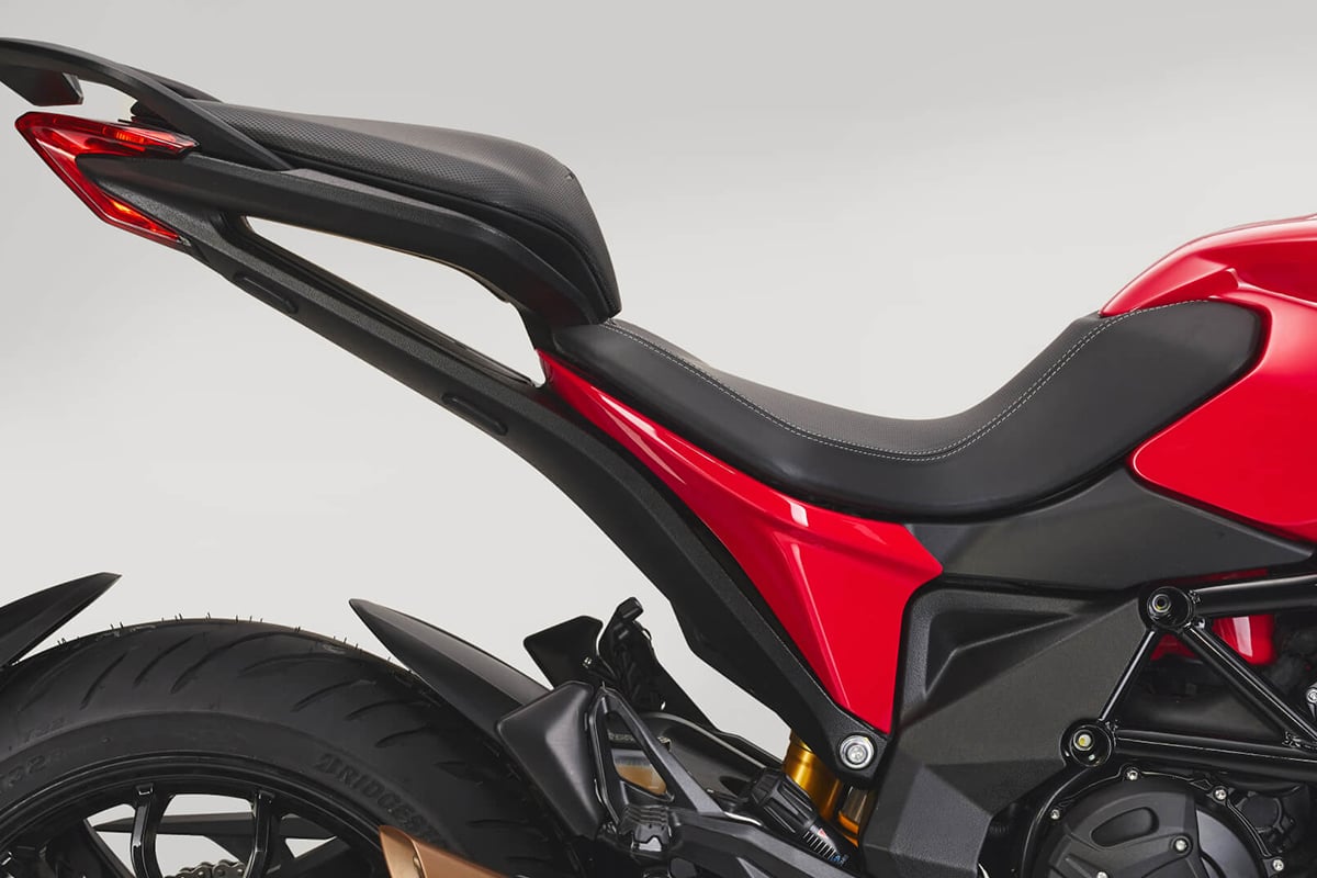 MVアグスタ「ツーリズモ ベローチェ 800」