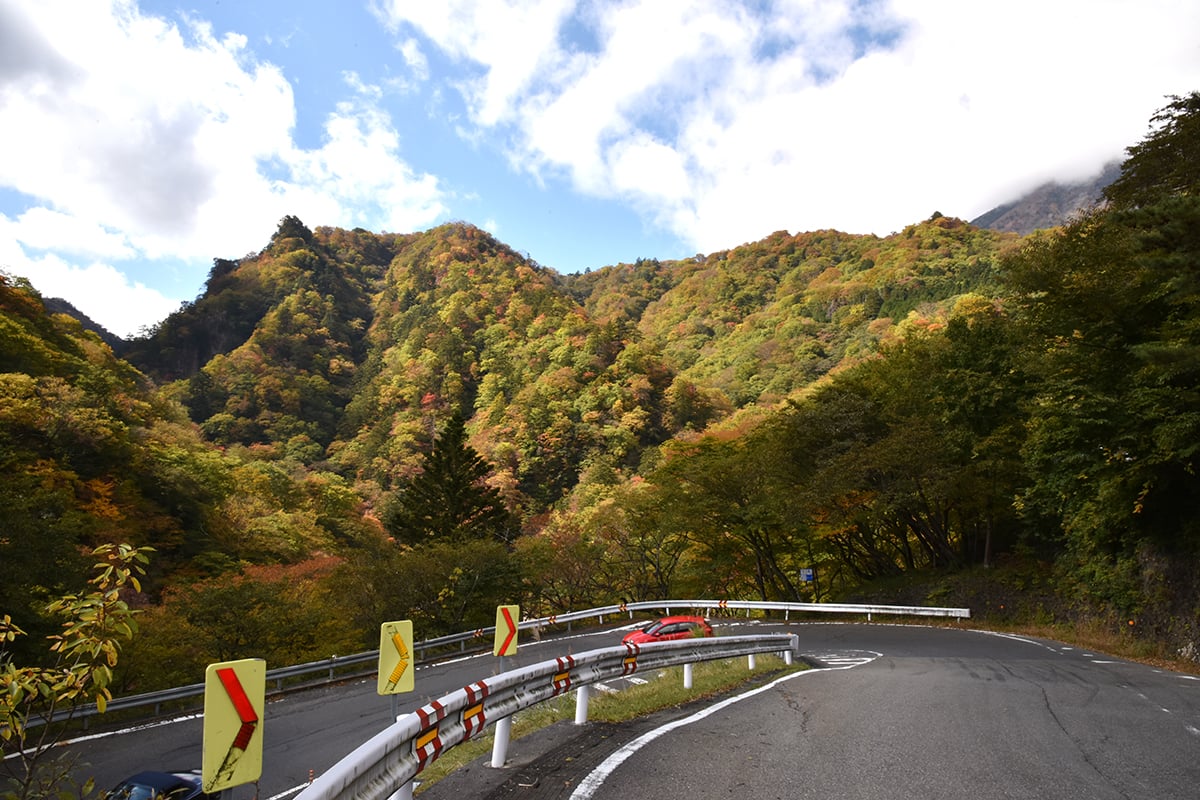 栃木県「日光いろは坂」
