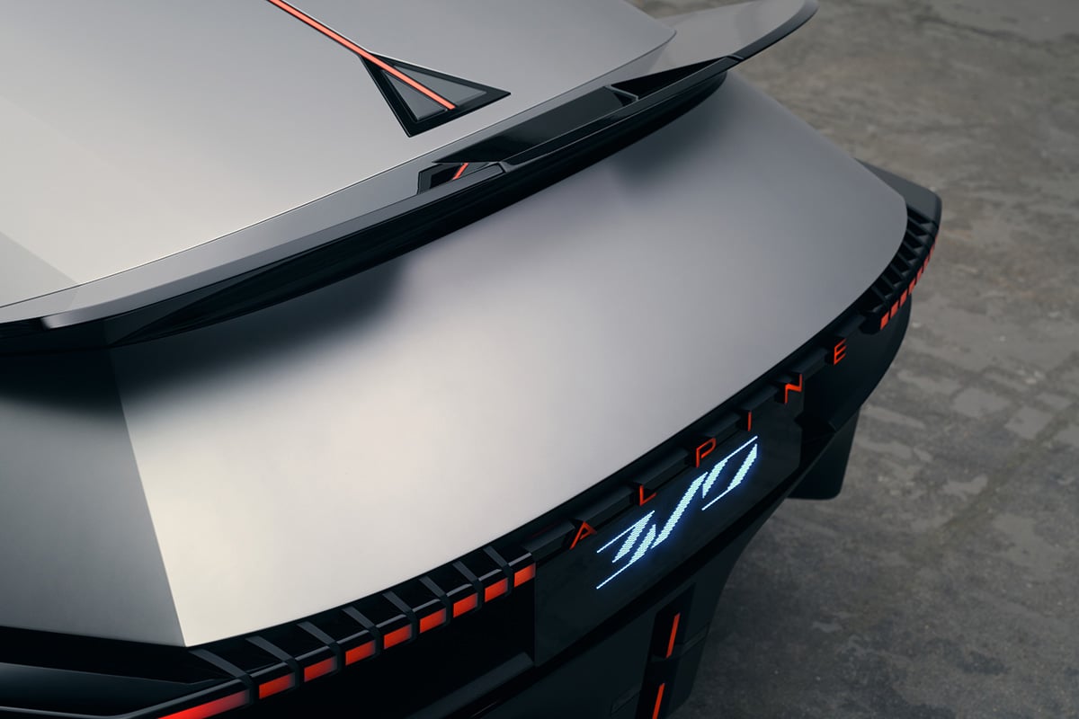 世界初公開されたアルピーヌ新型「A310ヴィジョン」
