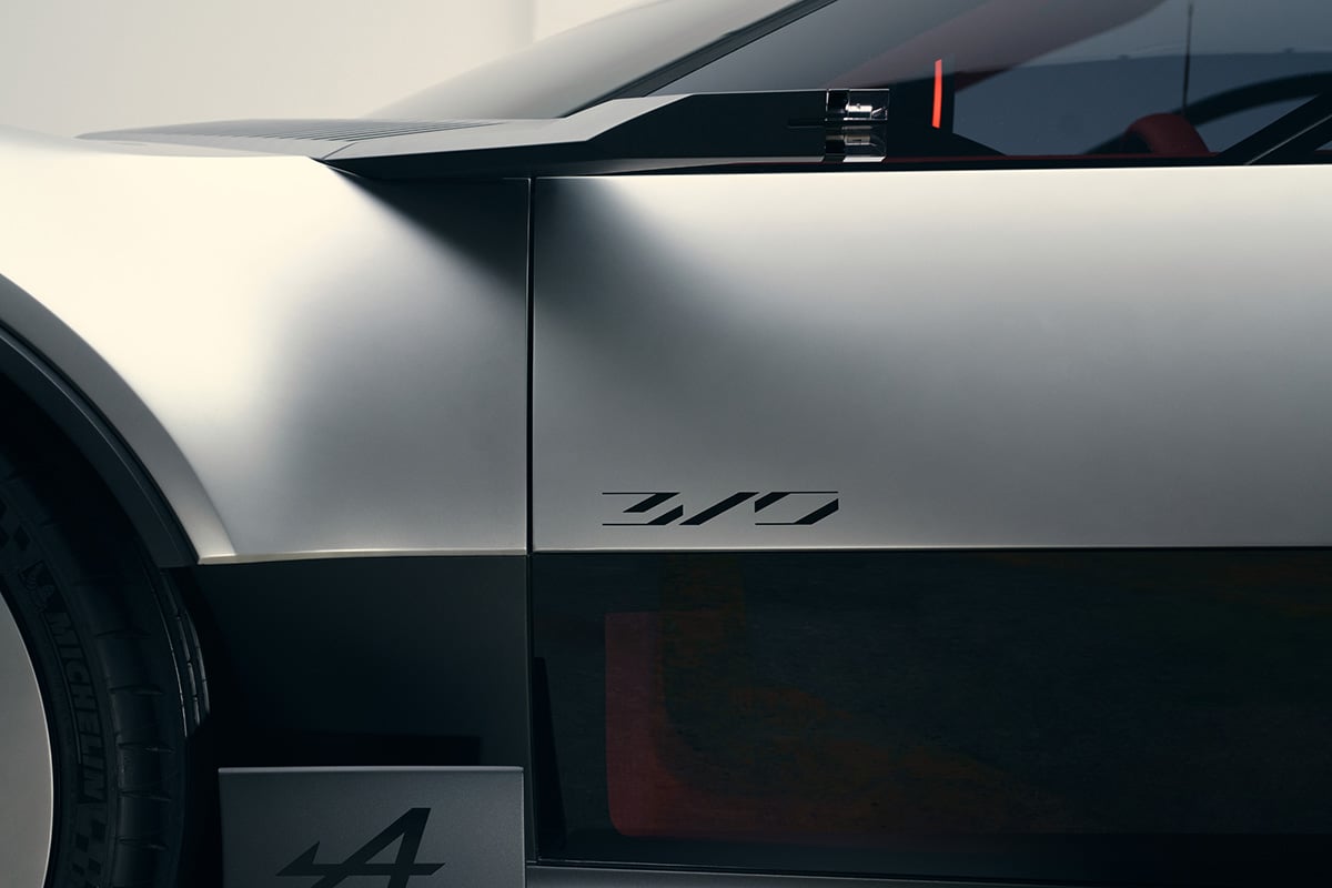 世界初公開されたアルピーヌ新型「A310ヴィジョン」