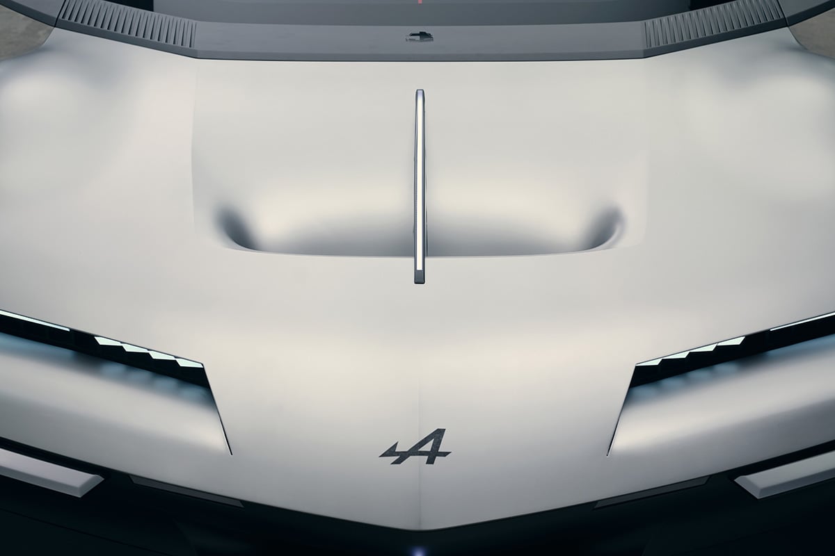 世界初公開されたアルピーヌ新型「A310ヴィジョン」