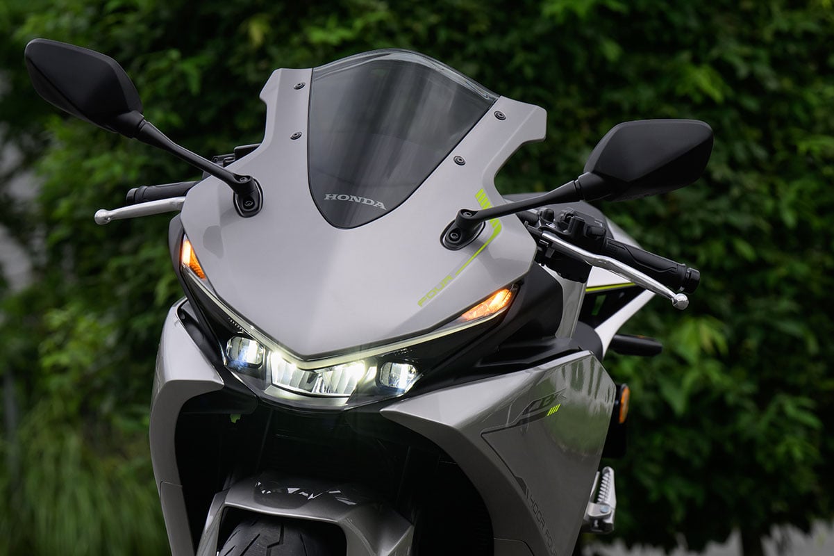 ホンダ新型「CBR400Rフォア Eクラッチ」