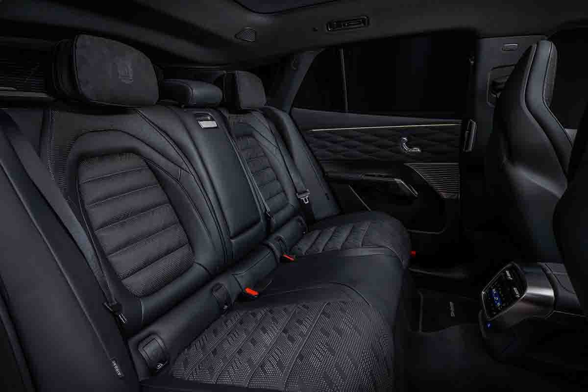 世界初公開されたメルセデスAMG新型「GT63 SUV」のインテリア