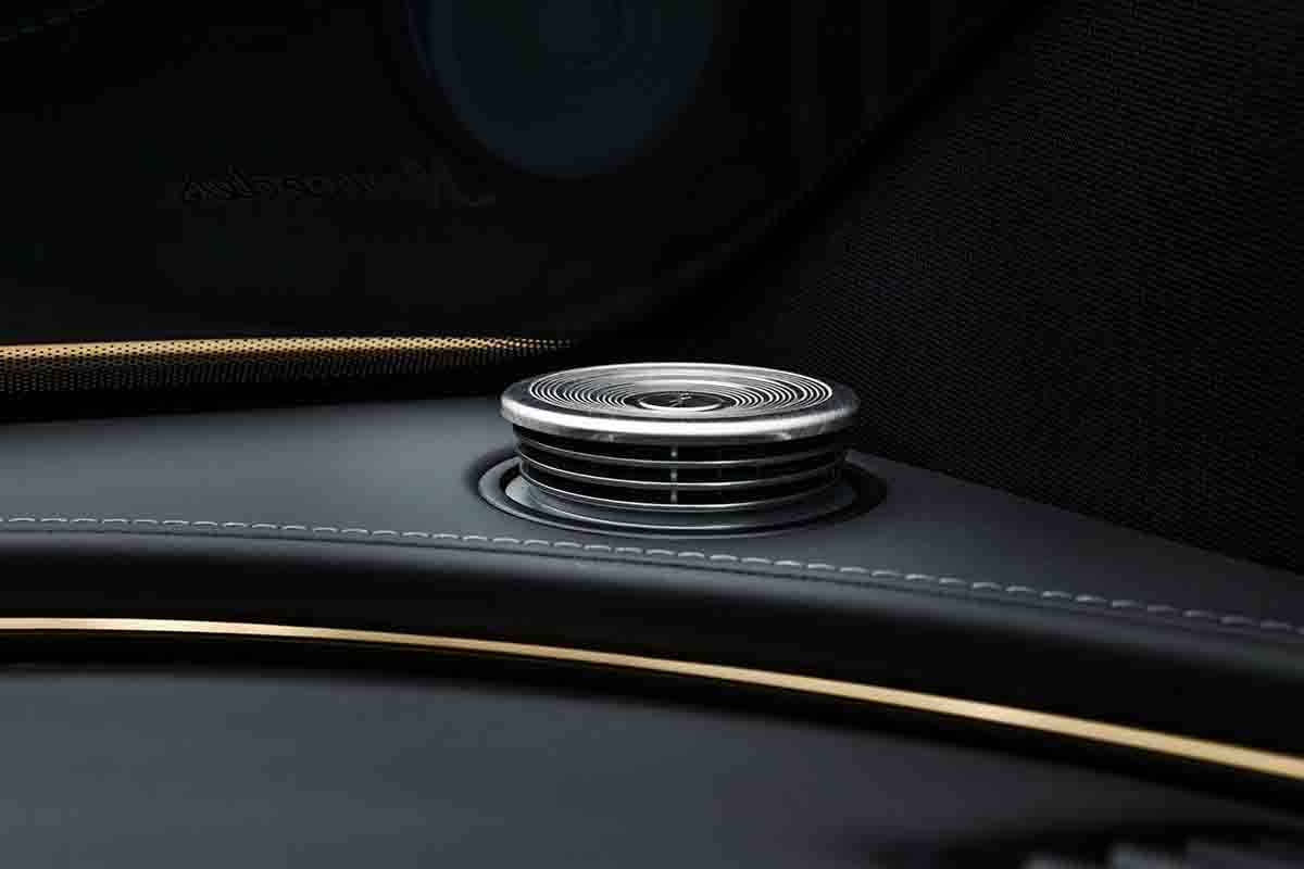 世界初公開されたメルセデスAMG新型「GT63 SUV」のインテリア