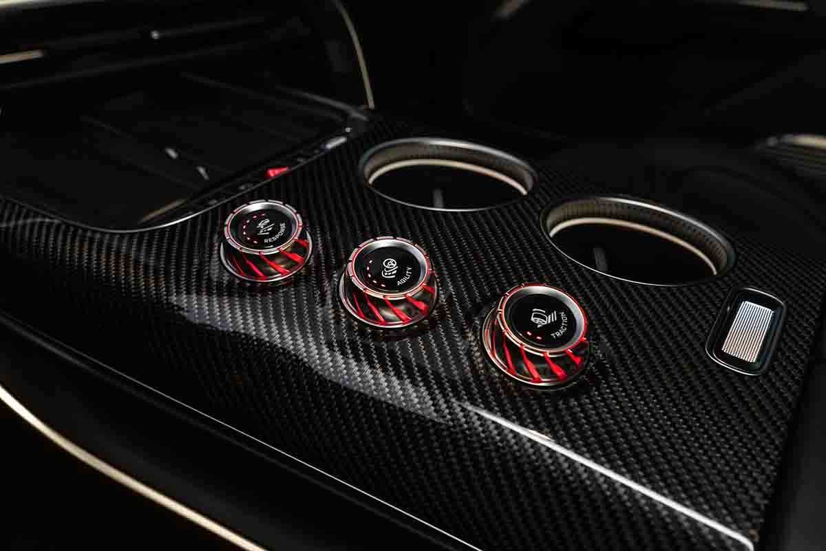世界初公開されたメルセデスAMG新型「GT63 SUV」のインテリア