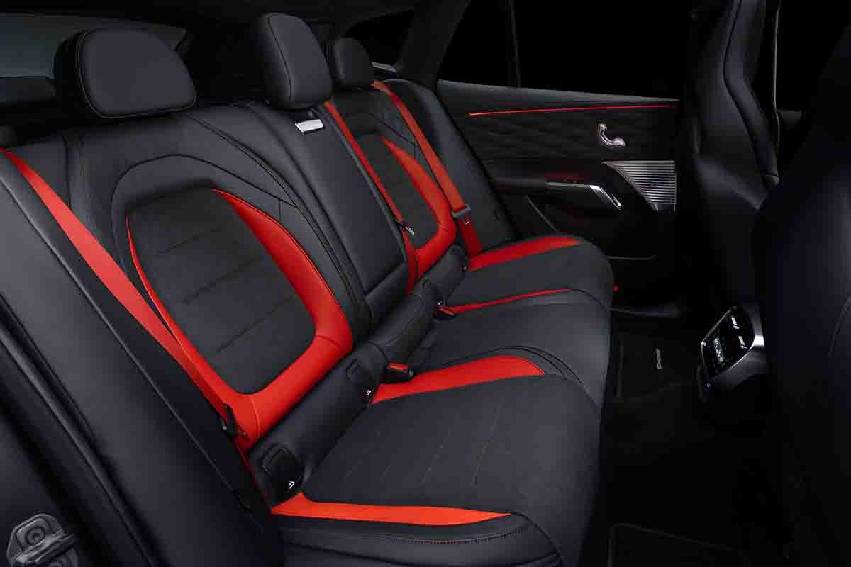 世界初公開されたメルセデスAMG新型「GT SUV」のインテリア