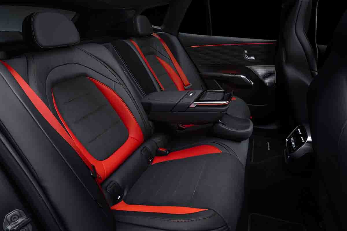 世界初公開されたメルセデスAMG新型「GT SUV」のインテリア
