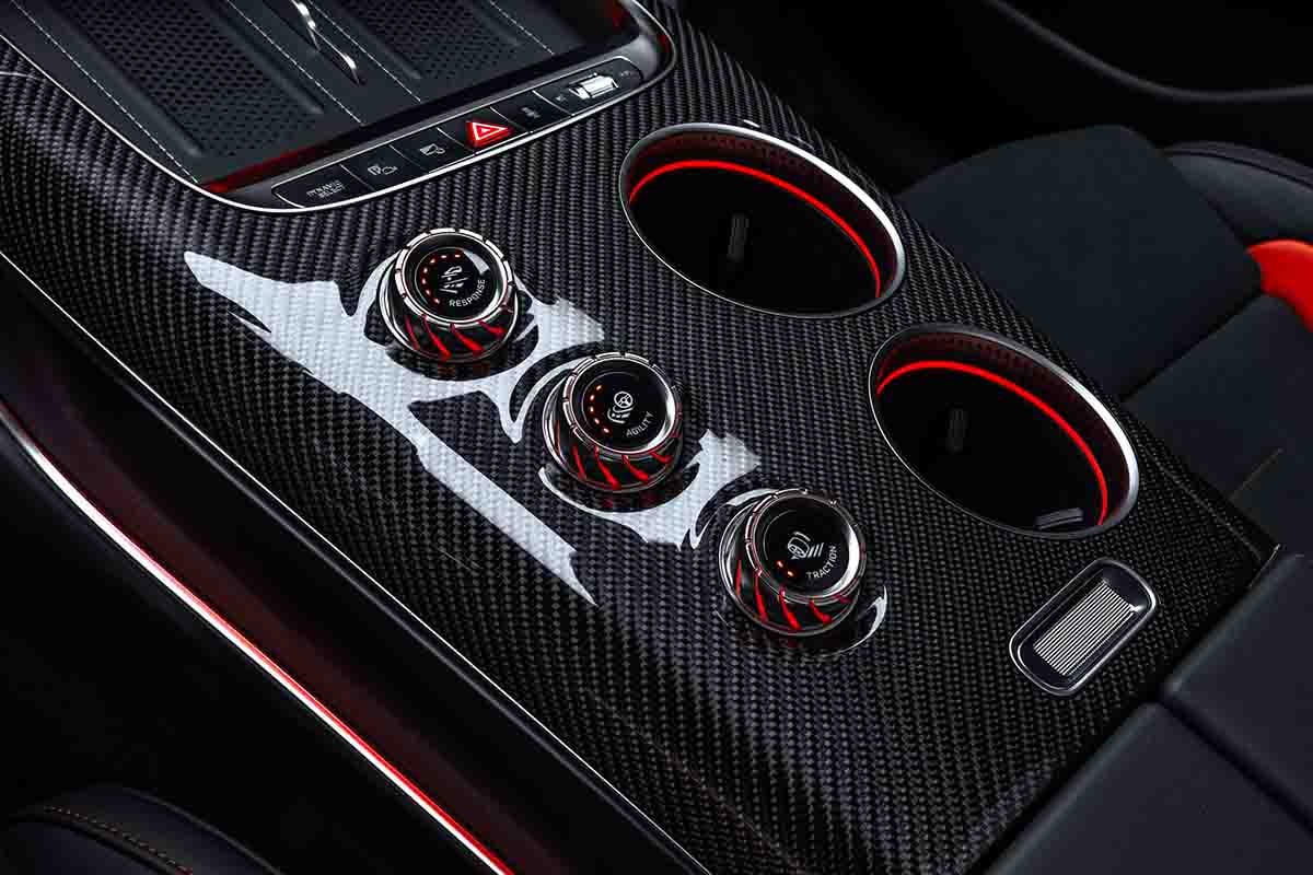 世界初公開されたメルセデスAMG新型「GT SUV」のインテリア